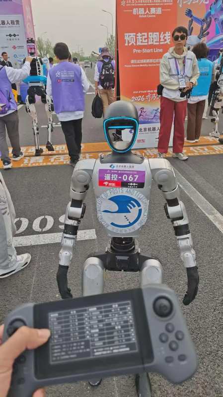  50分26秒夺冠背后：荣耀机器人「闪电」的长跑技术密码 汽车科技